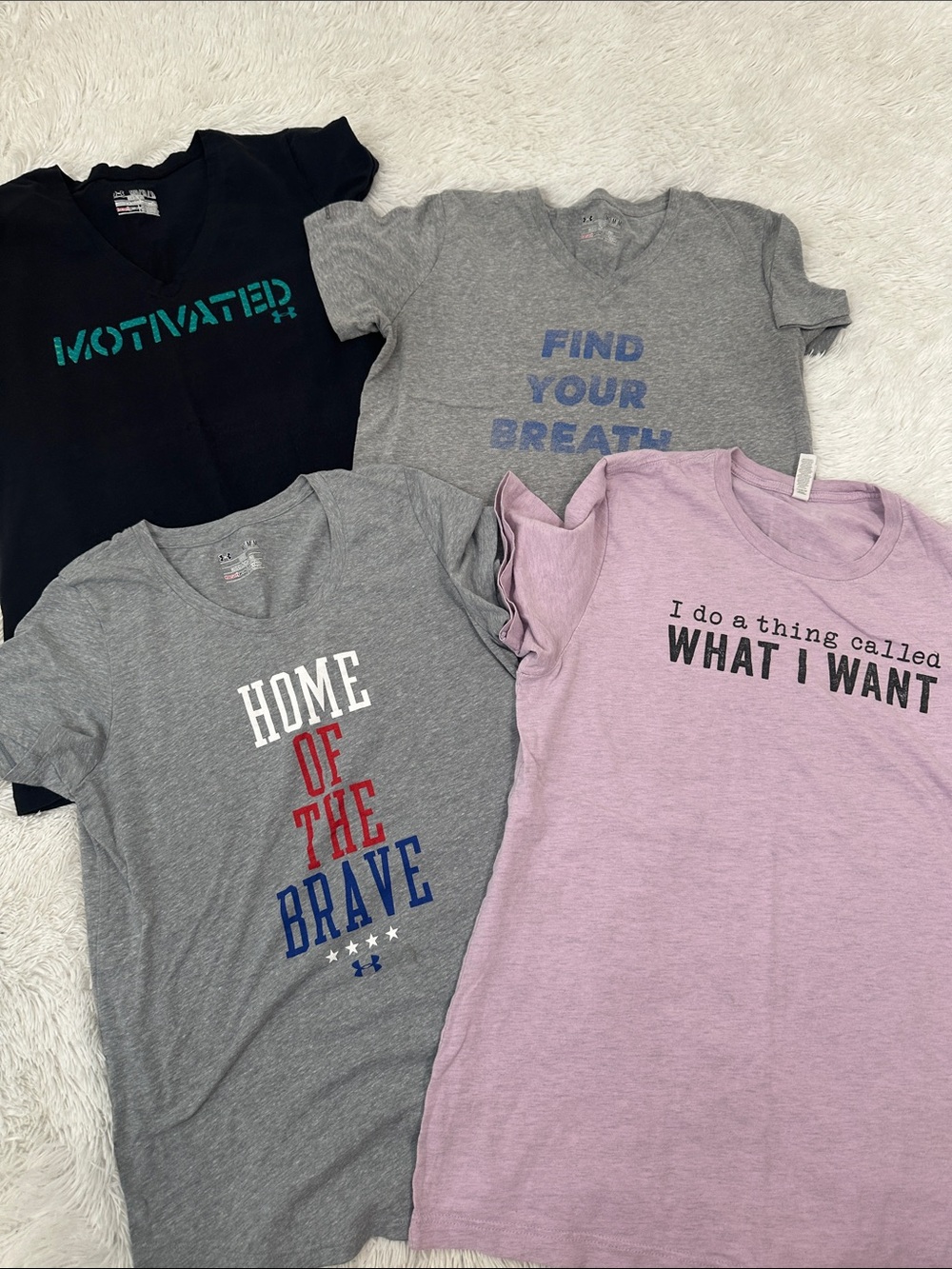 🦊 Bundle of 4 Under Armour Woman’s T-Shirts Size M/L